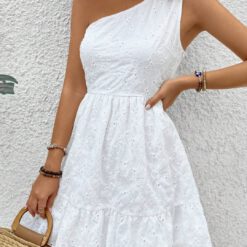 Vestido con cuello asimétrico y dobladillo con volantes - Blanco